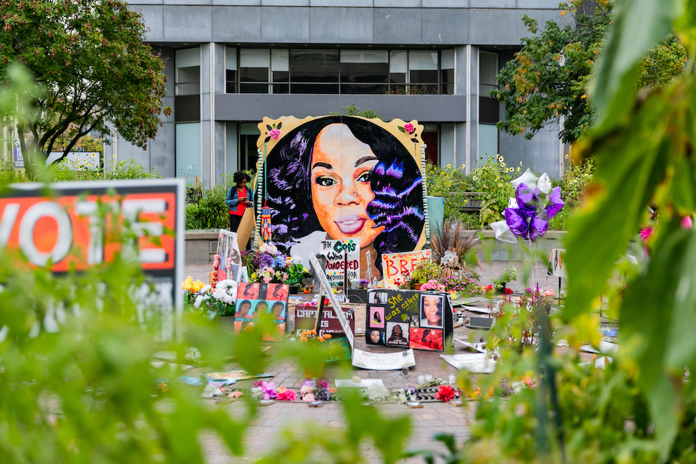 A memorial in Louisville, Ky., Sept. 23, 2020, with a portrait of Breonna Taylor, who was shot and killed by Louisville police on March 13, 2020, when they rammed in the door of her apartment after midnight to execute a search warrant. (Xavier Burrell/The New York Times)